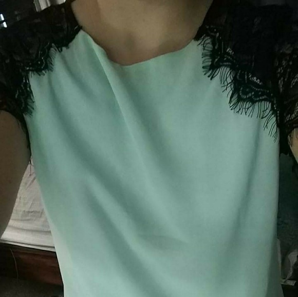 Mint dress with lace sleeves - Picture 2 of 5